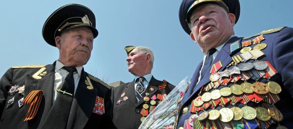World War II veterans Albert Semushin of Moldova, left, Grigory Rekobratsky of Lithuania, center background, and Vladimir Buhenko of Moldova, meet at the World War II memorial near Volgograd, about 900 kilometers (550 miles) southeast of Moscow, Friday, May 7, 2010 World War II veterans Albert Semushin of Moldova, left, Grigory Rekobratsky of Lithuania, center background, and Vladimir Buhenko of Moldova, meet at the World War II memorial near Volgograd, about 900 kilometers (550 miles) southeast of Moscow, Friday, May 7, 2010 - Sputnik International