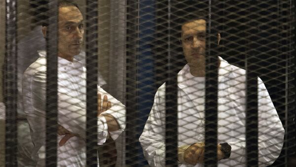 Sons of ousted Egyptian president Hosni Mubarak, Gamal (L) and Alaa (R) - Sputnik International