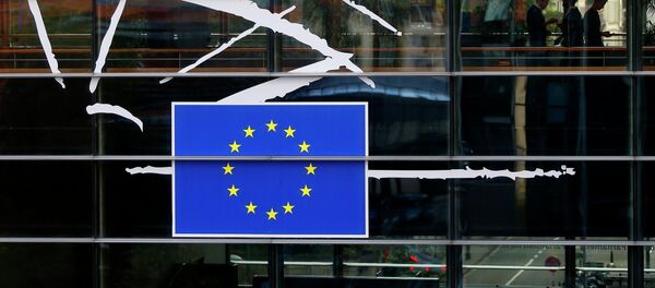 People are pictured through a window at the European Parliament in Brussels October 1, 2014 - Sputnik International