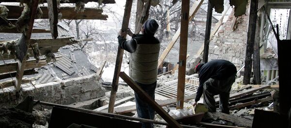 Local residents remove debris at a house damaged by recent shelling in Donetsk, eastern Ukraine, January 21, 2015 Local residents remove debris at a house damaged by recent shelling in Donetsk, eastern Ukraine, January 21, 2015 - Sputnik International
