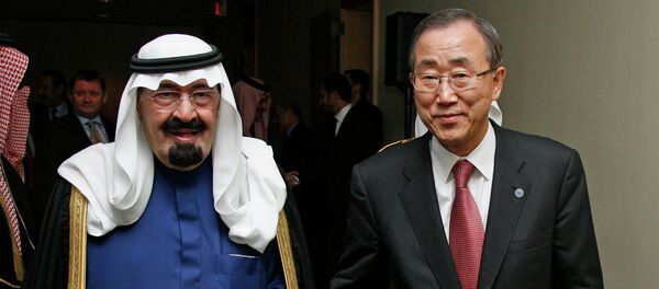 United Nations Secretary-General Ban Ki-moon (R) walks with Saudi Arabia's King Abdullah (L - Sputnik International