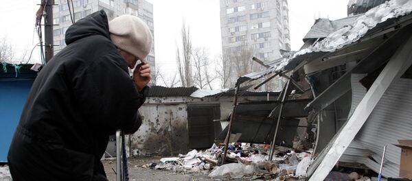A woman reacts as she stands at a market, which according to locals was recently damaged by shelling, in Donetsk, eastern Ukraine January 19, 2015 - Sputnik International