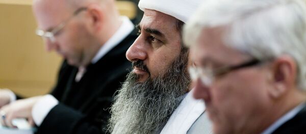 Mullah Krekar (C), founder of the Kurdish Islamist group Ansar al-Islam Mullah Krekar (C), founder of the Kurdish Islamist group Ansar al-Islam - Sputnik International