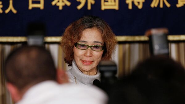 Junko Ishido, mother of Kenji Goto, a Japanese journalist being held captive by Islamic State militants along with another Japanese citizen, is surrounded by photographers as she attends a news conference at the Foreign Correspondents' Club of Japan in Tokyo January 23, 2015 - Sputnik International