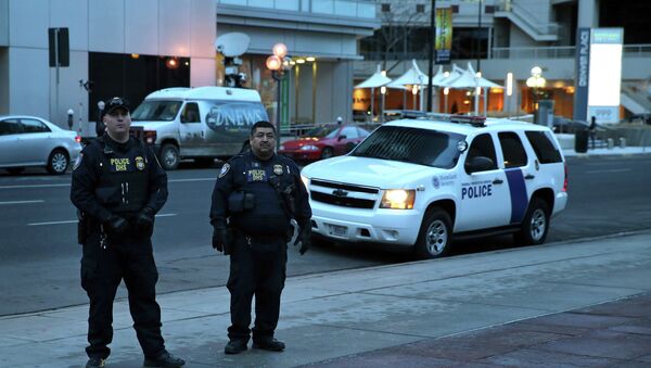 U.S. Homeland Security officers stand guard outside the U.S. Federal Courthouse at the close of the sentencing hearing for Shannon Conley, in Denver, Friday Jan. 23, 2015 - Sputnik International