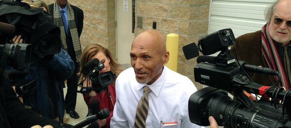 Joseph Sledge, 70, addresses members of the media after being released from jail in Columbus County, N.C., on Friday, Jan. 23, 2015, after serving nearly four decades behind bars for two slayings he didn't commit - Sputnik International