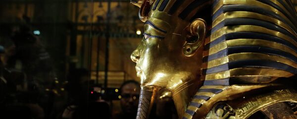 The gold mask of King Tutankhamun is seen in a glass case during a press tour, in the Egyptian Museum near Tahrir Square, Cairo, Egypt, Saturday, Jan. 24, 2015 The gold mask of King Tutankhamun is seen in a glass case during a press tour, in the Egyptian Museum near Tahrir Square, Cairo, Egypt, Saturday, Jan. 24, 2015 - Sputnik International
