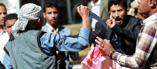 A Shiite Huthi rebel threatens Yemeni protesters during a rally against the control of the capital by Huthi rebels on January 24, 2015 in the capital Sanaa A Shiite Huthi rebel threatens Yemeni protesters during a rally against the control of the capital by Huthi rebels on January 24, 2015 in the capital Sanaa - Sputnik International