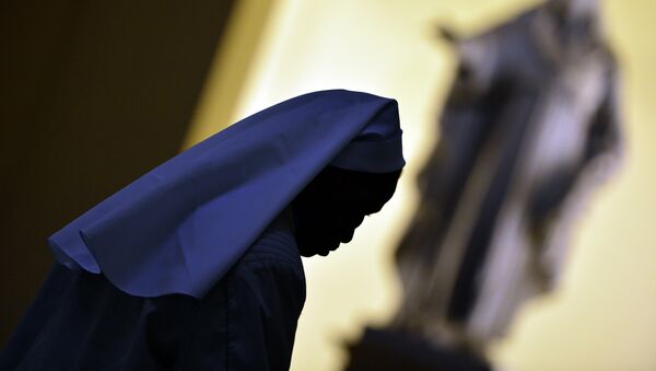 A nun walks in the hall of the Vatican's Gregorian University on November 13, 2012 in Rome - Sputnik International