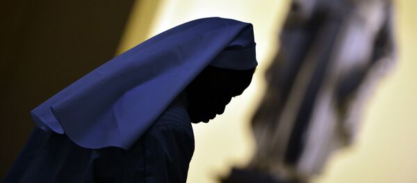 A nun walks in the hall of the Vatican's Gregorian University on November 13, 2012 in Rome - Sputnik International