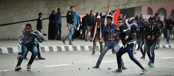 Supporters of Egyptian President Abdel Fattah al-Sisi clash with anti-government protesters Supporters of Egyptian President Abdel Fattah al-Sisi clash with anti-government protesters - Sputnik International