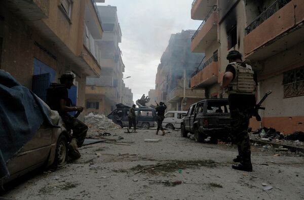 Libyan military soldiers check on an area as they battle with Islamic extremist militias in Benghazi Libyan military soldiers check on an area as they battle with Islamic extremist militias in Benghazi - Sputnik International