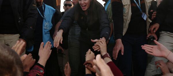 US actress and UNHCR ambassador Angelina Jolie (C) greets displaced Iraqi children during a visit to a camp for displaced people in Khanke, a few kilometres (miles) from the Turkish border in Iraq's Dohuk province - Sputnik International