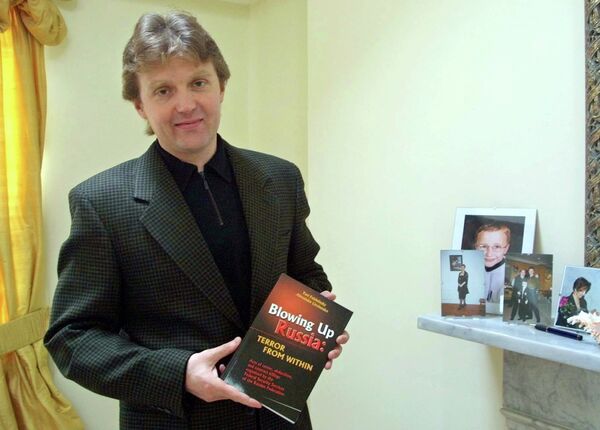 Alexander Litvinenko, former KGB spy and author of the book Blowing Up Russia: Terror From Within photographed at his home in London. (File) Alexander Litvinenko, former KGB spy and author of the book Blowing Up Russia: Terror From Within photographed at his home in London. (File) - Sputnik International