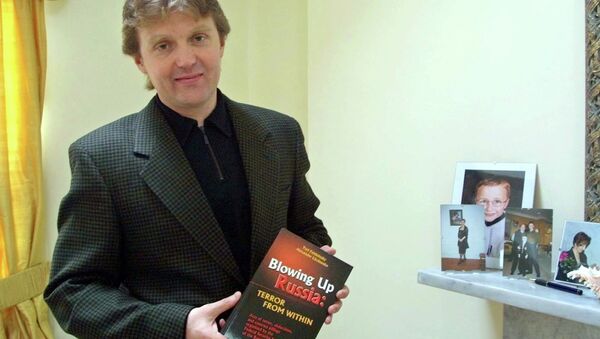 Alexander Litvinenko, former KGB spy and author of the book Blowing Up Russia: Terror From Within photographed at his home in London. (File) - Sputnik International