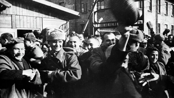 Second World War of 1939-1945. Prisoner's of Oswiecim at first minutes after they were released by Soviet soldiers. January of 1945. (File) - Sputnik International