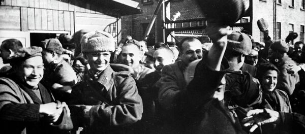 Second World War of 1939-1945. Prisoner's of Oswiecim at first minutes after they were released by Soviet soldiers. January of 1945. (File) - Sputnik International