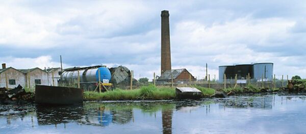 Oil spill from a disused storage depot, Clwyd, Wales - Sputnik International