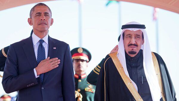 US President Barack Obama stands with Saudi Arabia's King Salman (R) after arriving in Riyadh January 27, 2015. - Sputnik International