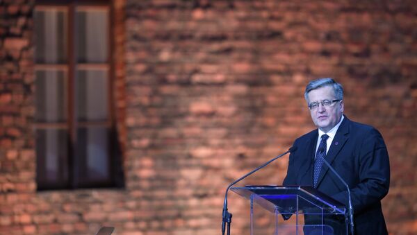 Poland's President Bronislaw Komorowski delivers a speech at a tent erected in front of the entrance of the former Nazi concentration camp Auschwitz-Birkenau during the main ceremony to mark the 70th anniversary of the liberation of the death camp on January 27, 2015 in Oswiecim, Poland. - Sputnik International