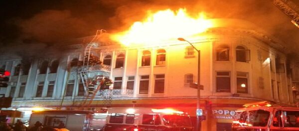 At least one person has died and four others have been hurt in a large building fire in San Francisco's Mission District, local media outlet Mission Local reported Thursday. - Sputnik International