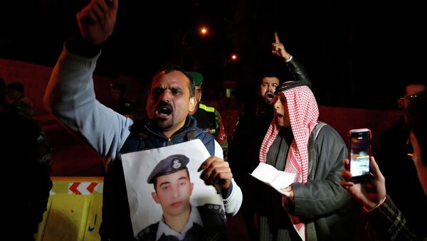 A relative of Islamic State captive Jordanian pilot Muath al-Kasaesbeh up - Sputnik International