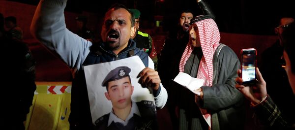 A relative of Islamic State captive Jordanian pilot Muath al-Kasaesbeh up A relative of Islamic State captive Jordanian pilot Muath al-Kasaesbeh up - Sputnik International