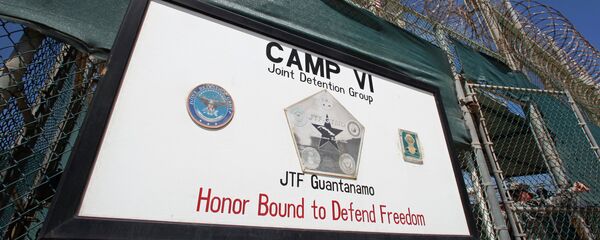 A guard opens the gate at the entrance to Camp VI, a prison used to house detainees at the US Naval Base at Guantanamo Bay - Sputnik International