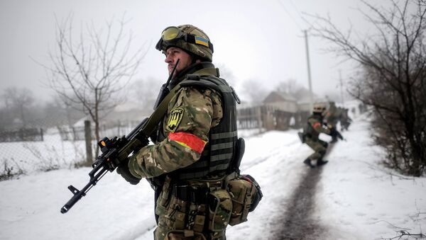 Ukrainian servicemen patrol Orekhovo village in Luhansk region January 28, 2015 - Sputnik International