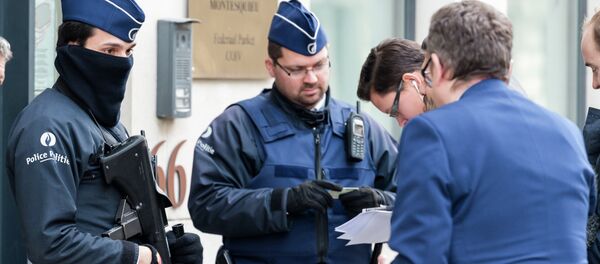 Police checks the identity of people who want to enter a government building in Brussels, Friday, Jan. 16, 2015 Police checks the identity of people who want to enter a government building in Brussels, Friday, Jan. 16, 2015 - Sputnik International