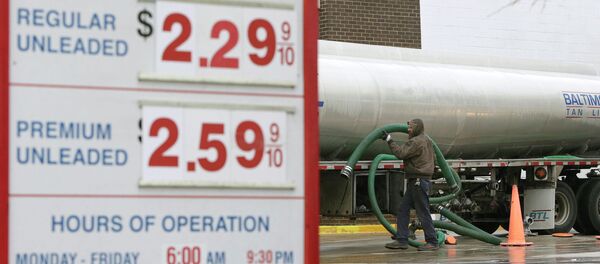 A fuel tanker truck driver stores his hoses after a gasoline delivery at the Costco in Beltsville, Maryland - Sputnik International