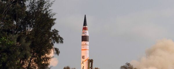 An Agni-V intercontinental ballistic missile - Sputnik International