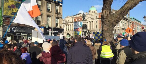 Several thousand protestors now on the streets of Dublin in the latest anti-water charges demonstration - Sputnik International