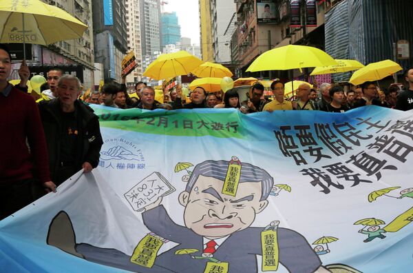 Activists carry a banner depicting Hong Kong Chief Executive Leung Chun-ying during a march to Central, demanding for universal suffrage in Hong Kong Sunday, Feb. 1, 2015 - Sputnik International