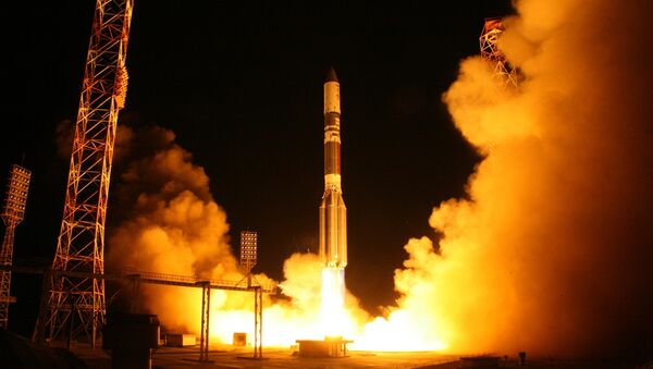The Proton-M rocket carrying the Astra 2E communication satellite blasts off from the Baikonur cosmodrome - Sputnik International