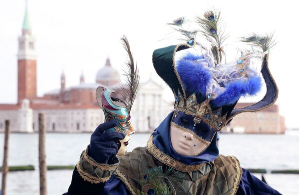 Glamorous Masquerade: Italy's Dramatic Carnival - Sputnik International