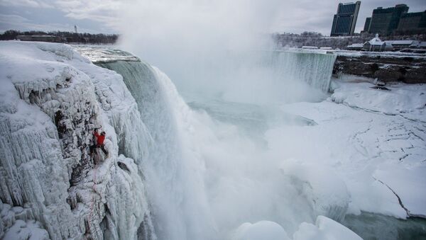 Will Gadd ice climbs the first ascent of Niagara Falls in Niagara Falls, NY, USA on 27 January, 2015 - Sputnik International