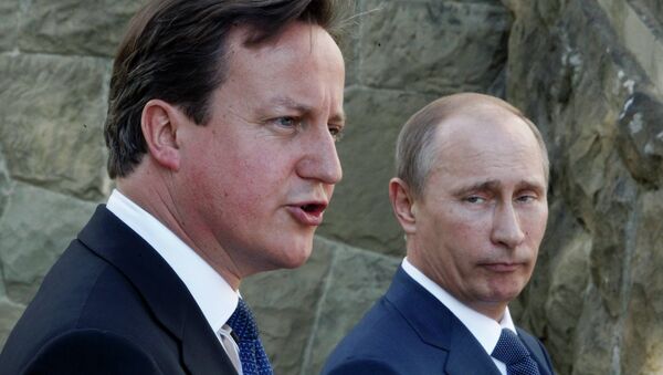 Russian President Vladimir Putin (R) and Britain's Prime Minister David Cameron (L) - Sputnik International