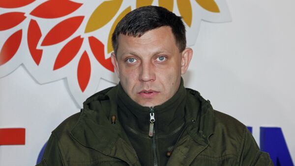 Head of the Donetsk People's Republic Alexander Zakharchenko speaks at Concern Stirol during his visit to Gorlovka - Sputnik International