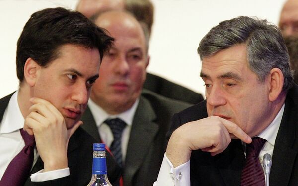 Former British PM Gordon Brown (R) talks with the leader of the Labour Party Ed (L) Former British PM Gordon Brown (R) talks with the leader of the Labour Party Ed (L) - Sputnik International