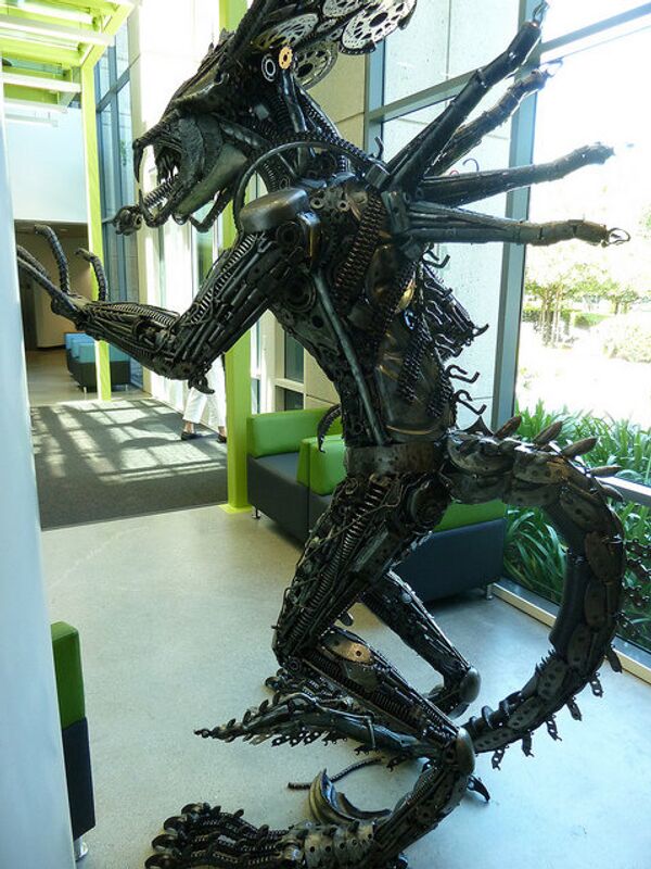 An Alien statue inside Google headquarters. An Alien statue inside Google headquarters. - Sputnik International