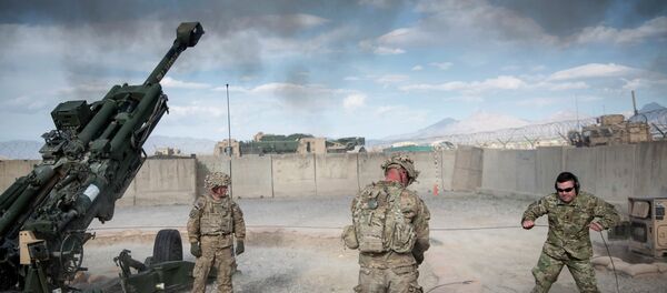 This photo taken on May 28, 2014 shows US Army Sergeant (retired) Joshua Ben, of Missouri (R) who lost his leg to an Rocket Propelled Grenade (RPG) in Afghanistan’s Jalrez Valley in 2007, firing artillery during 'Operation Proper Exit' at Forward Operating Base Shank in Afghanistan's Logar Province - Sputnik International