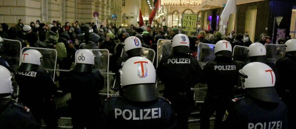 Demonstrators are stopped by police as they gather to protest against the ball at the Hofburg palace hosted by Austria's right-wing Freedom Party Demonstrators are stopped by police as they gather to protest against the ball at the Hofburg palace hosted by Austria's right-wing Freedom Party - Sputnik International