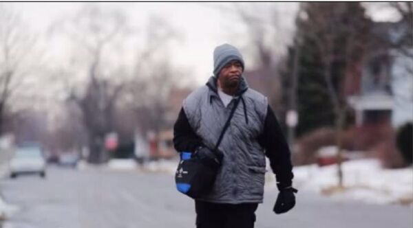 James Robertson walks 21 miles (sometimes more) each day to get to his factory job. - Sputnik International