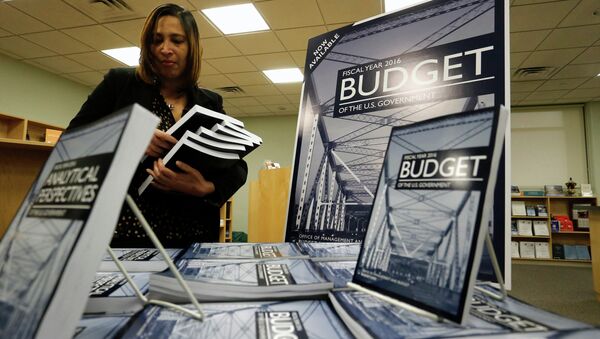 Copies of President Barack Obama's proposed 2016 budget are displayed for sale at the Government Printing Office in Washington February 2, 2015 - Sputnik International