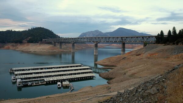 House boats are docked at Lake Shasta's Bay Bridge resort near Redding, California. - Sputnik International