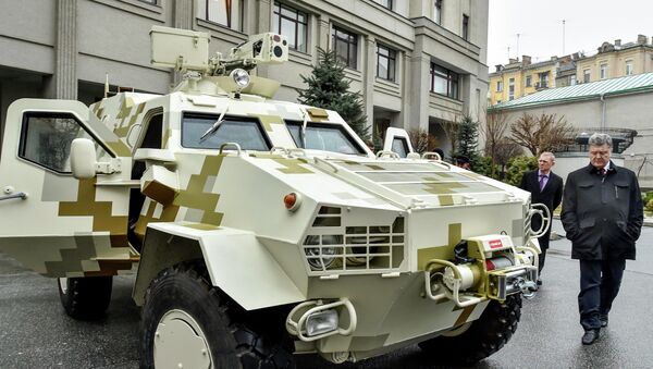 Ukraine's President Petro Poroshenko inspects an armoured vehicle in Kiev - Sputnik International