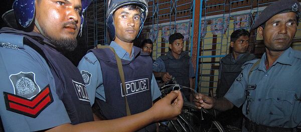Bangladeshi policemen - Sputnik International