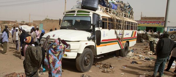 South Sudanese pack their belongings - Sputnik International