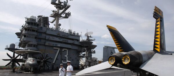 U.S. Navy sailors stand guard on the deck of USS George Washington in Port Klang, outside Kuala Lumpur, Malaysia. - Sputnik International